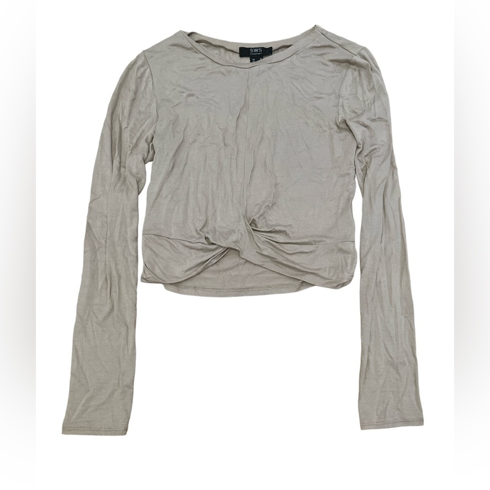 Creamy coloured long sleeve shirt. Size M